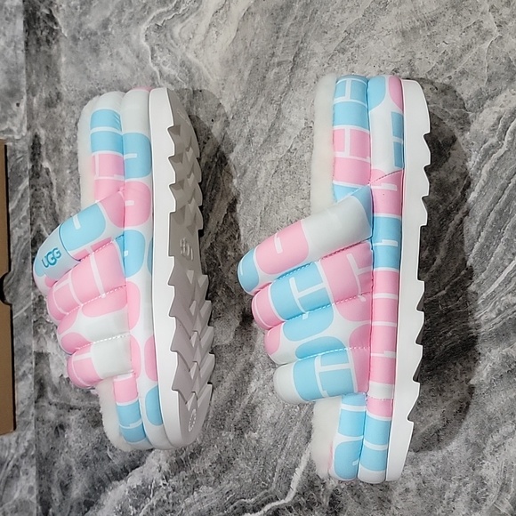 NIB Women's UGG Fuzzy Slides - Picture 5 of 6